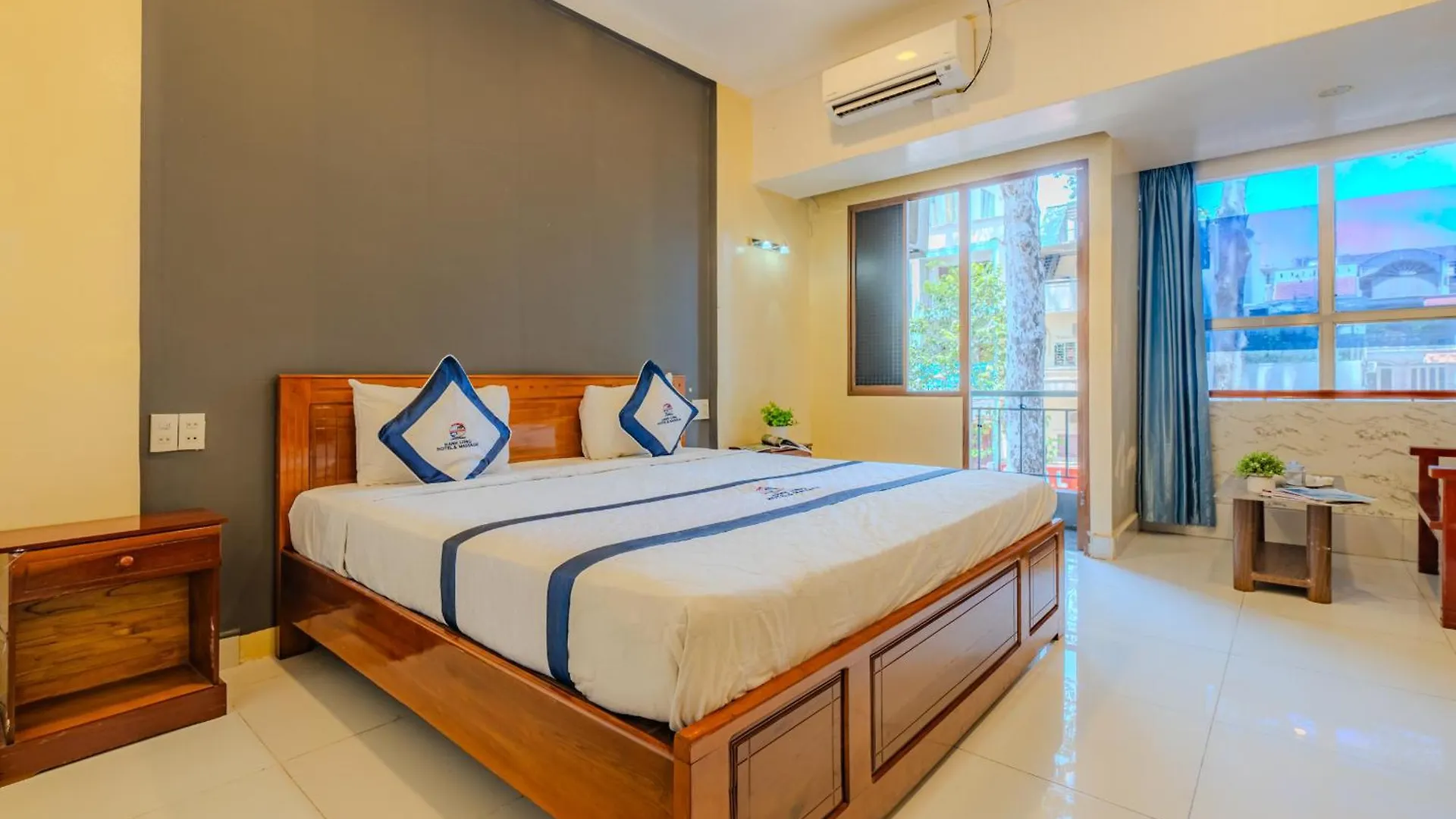 ** Hotel Khach San Hanh Long Ho Chi Minh City Vietnam